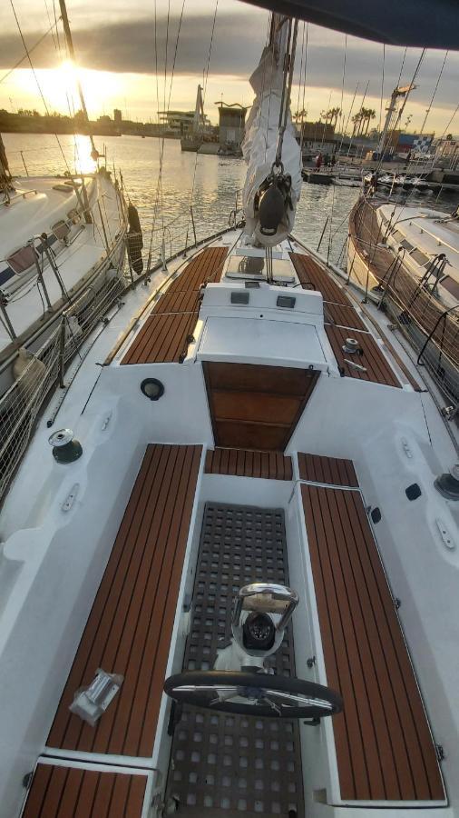 Velero En Puerto De Valencia - E&M Boats Hotel Luaran gambar