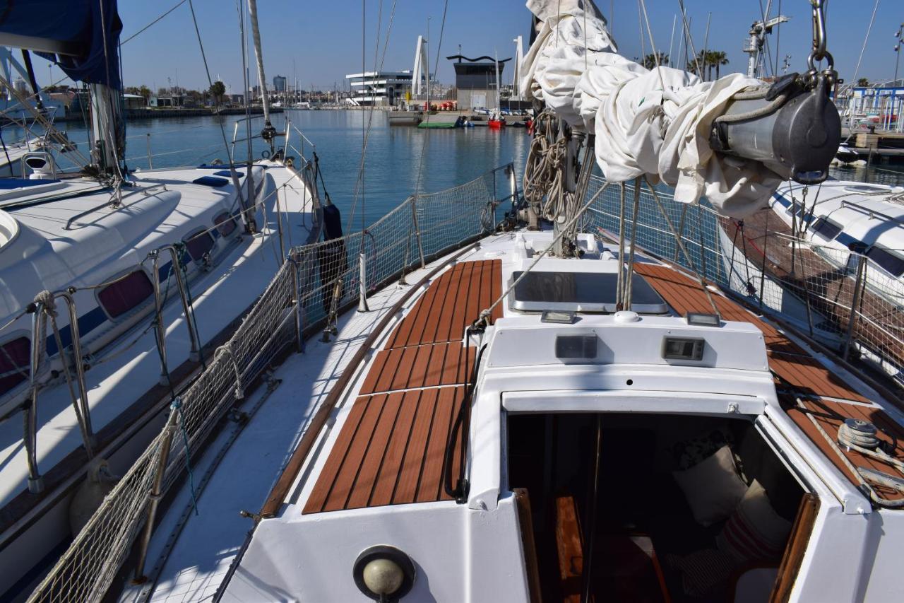 Velero En Puerto De Valencia - E&M Boats Hotel Luaran gambar