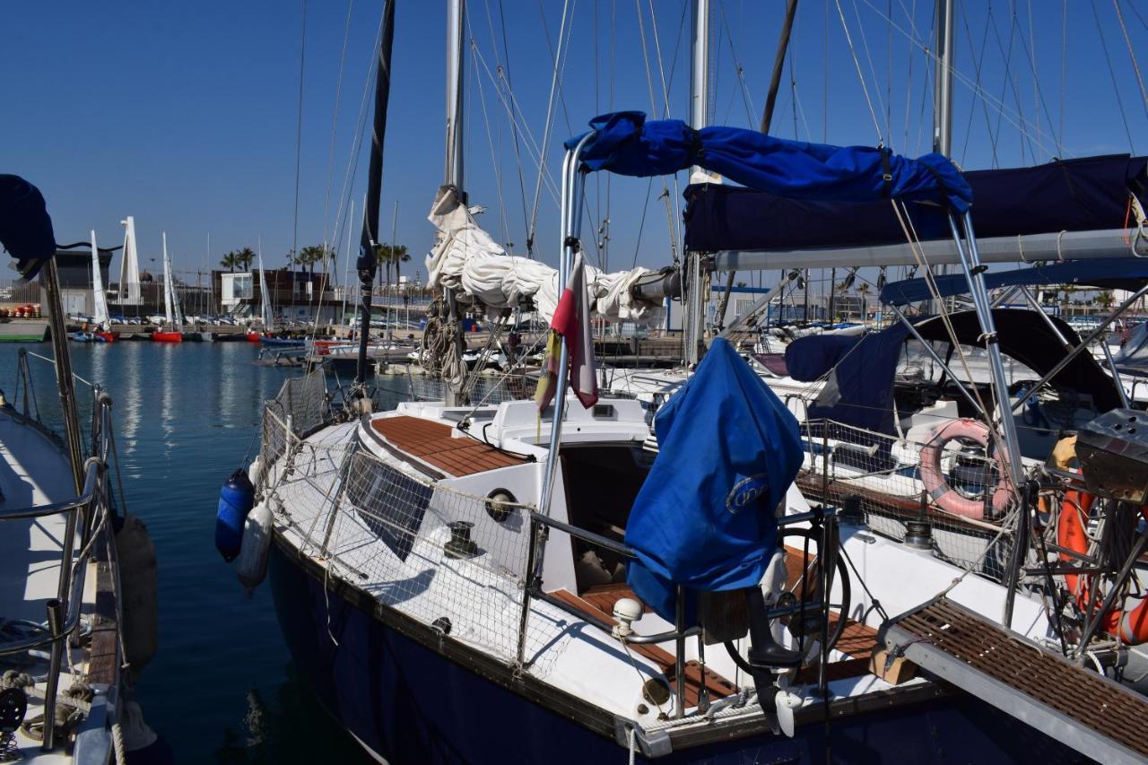 Velero En Puerto De Valencia - E&M Boats Hotel Luaran gambar
