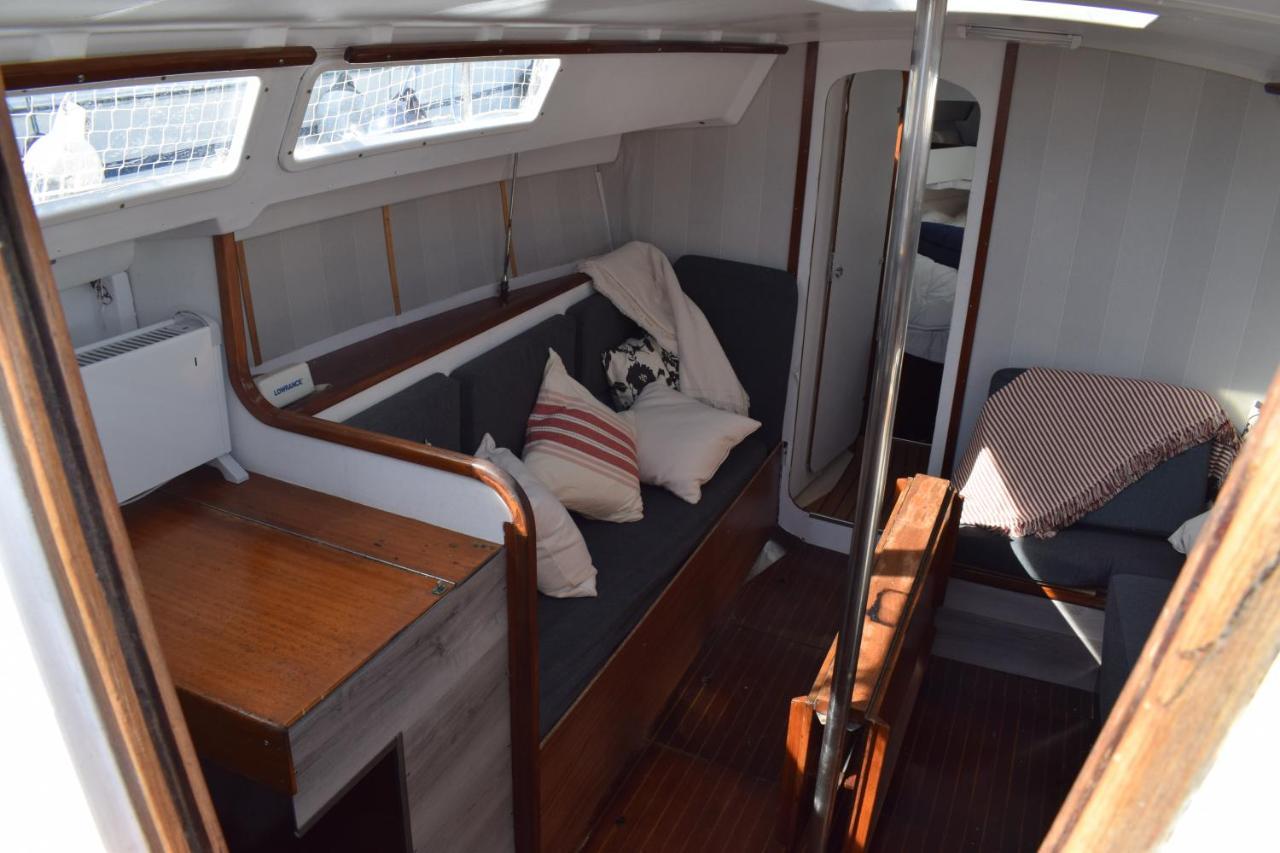 Velero En Puerto De Valencia - E&M Boats Hotel Luaran gambar